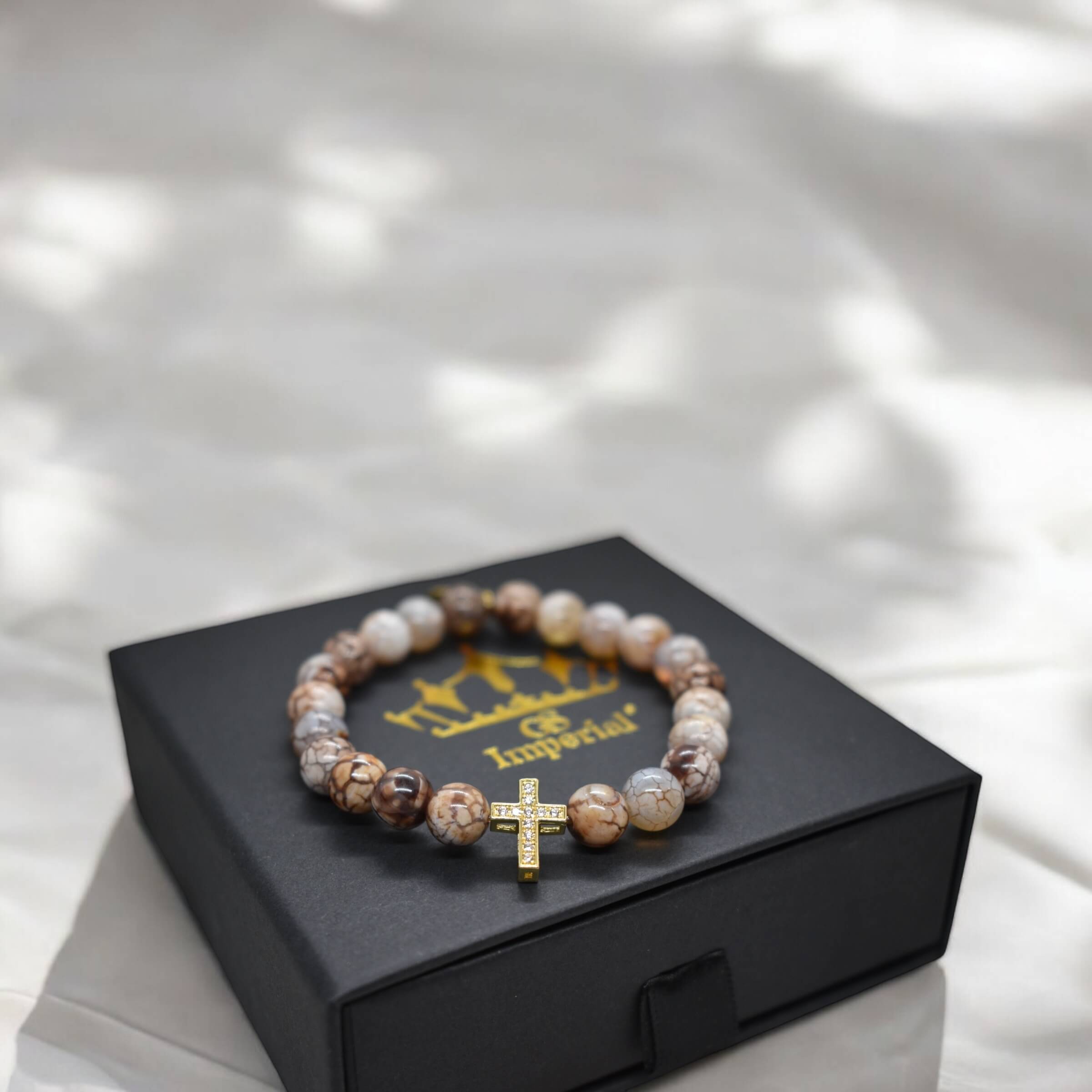 Unieke Armband Met Slangenhuid Agaat Kralen En Gouden Kruis Bedel - GS Imperial®